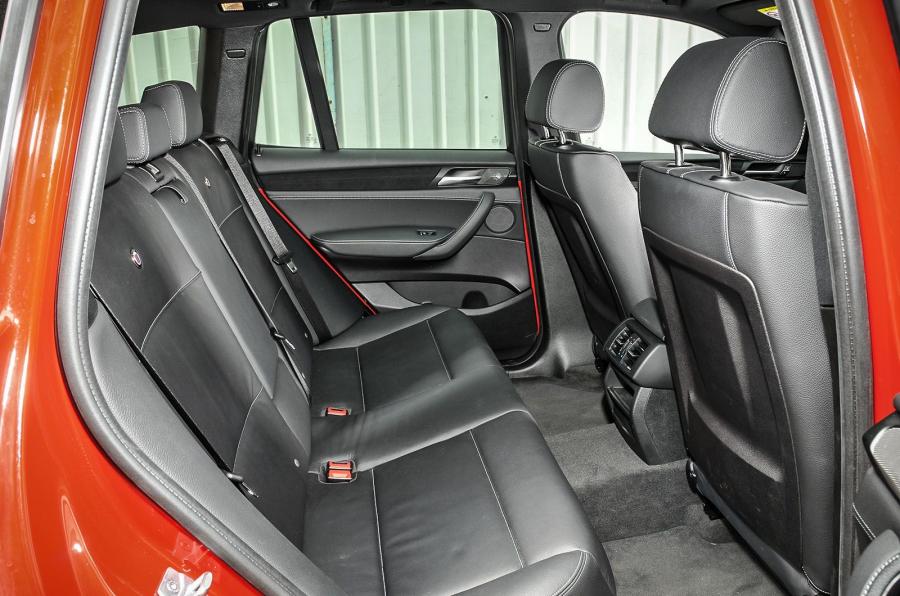 Интерьер Alpina XD3 Bi-Turbo (F25) 2014 года  (UK) (фото 2 из 29)